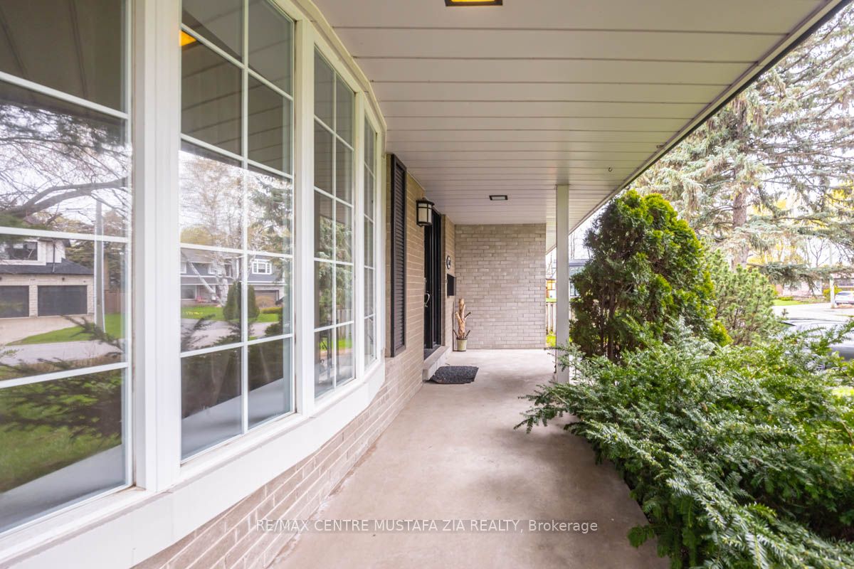 561 Wingrove Crescent