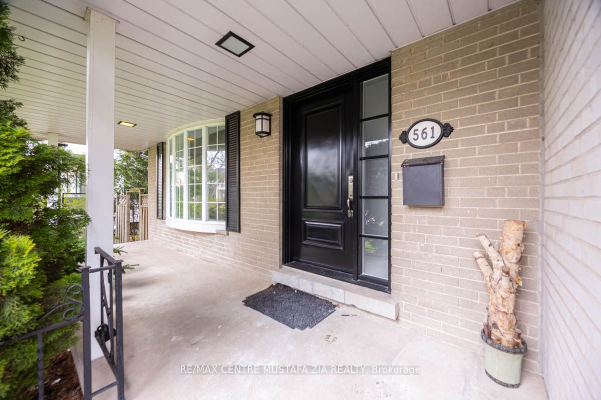 561 Wingrove Crescent