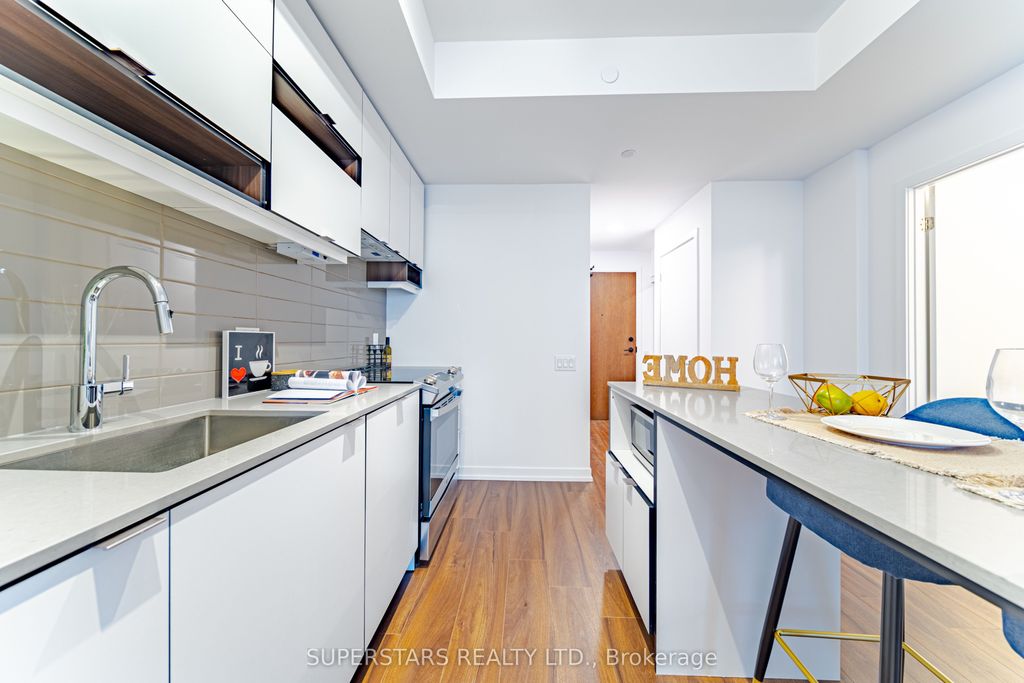 Photo of 4065 Confederation Parkway #807, Mississauga, ON L5B 0L4 (MLS # W13045678)