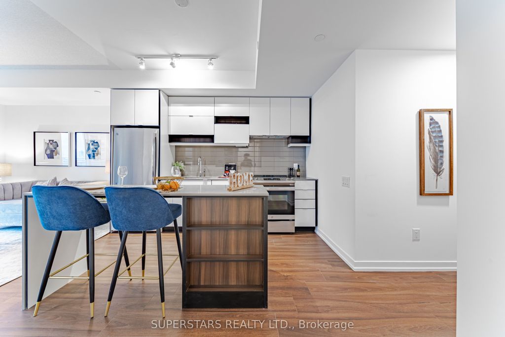 Photo of 4065 Confederation Parkway #807, Mississauga, ON L5B 0L4 (MLS # W13045678)