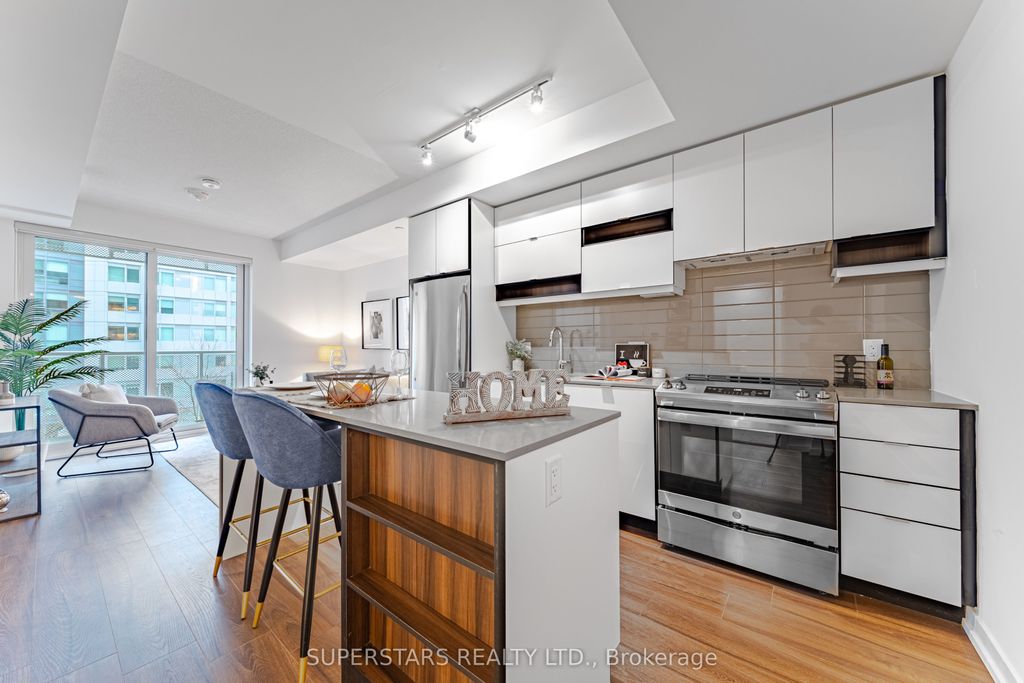 Photo of 4065 Confederation Parkway #807, Mississauga, ON L5B 0L4 (MLS # W13045678)