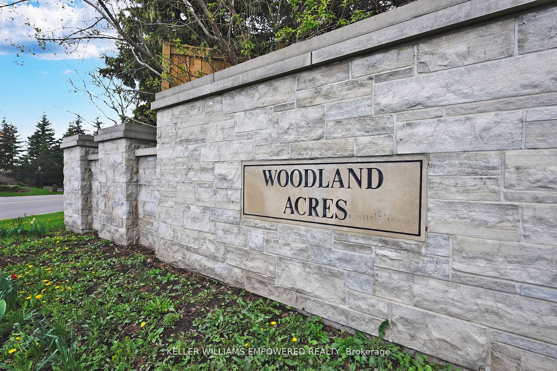 2 Honey Locust Court