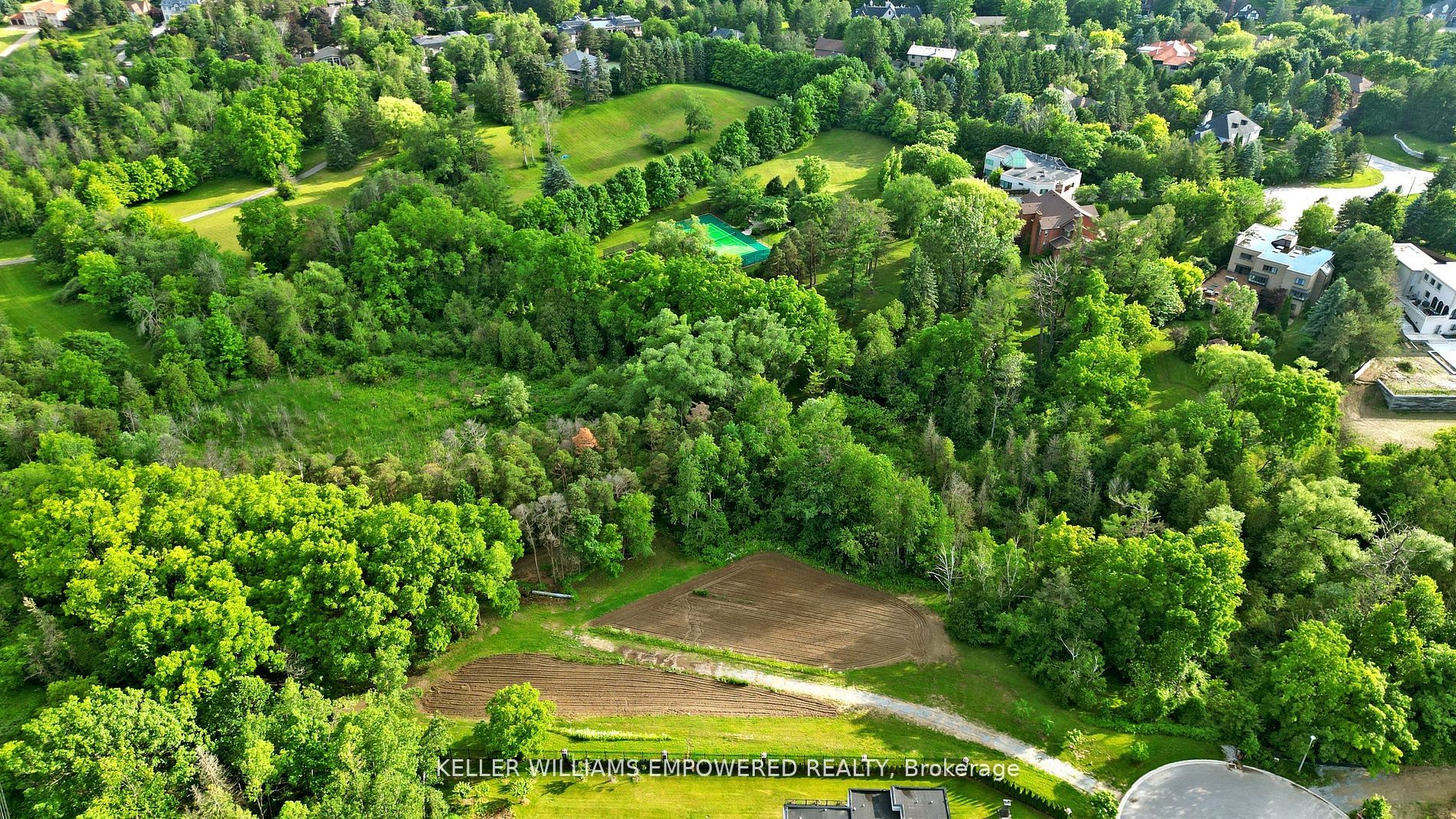2 Honey Locust Court