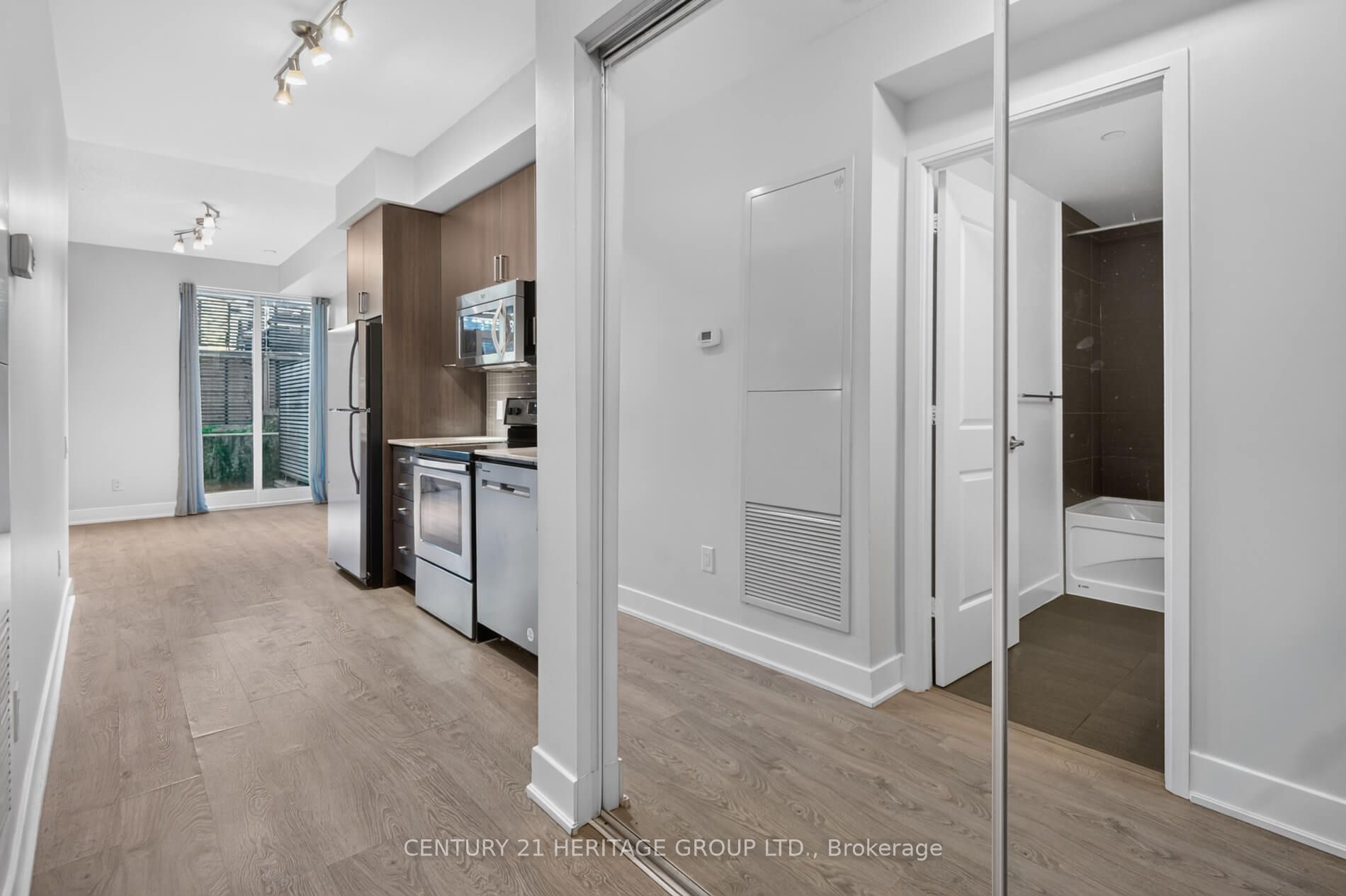 7608 Yonge Street 116