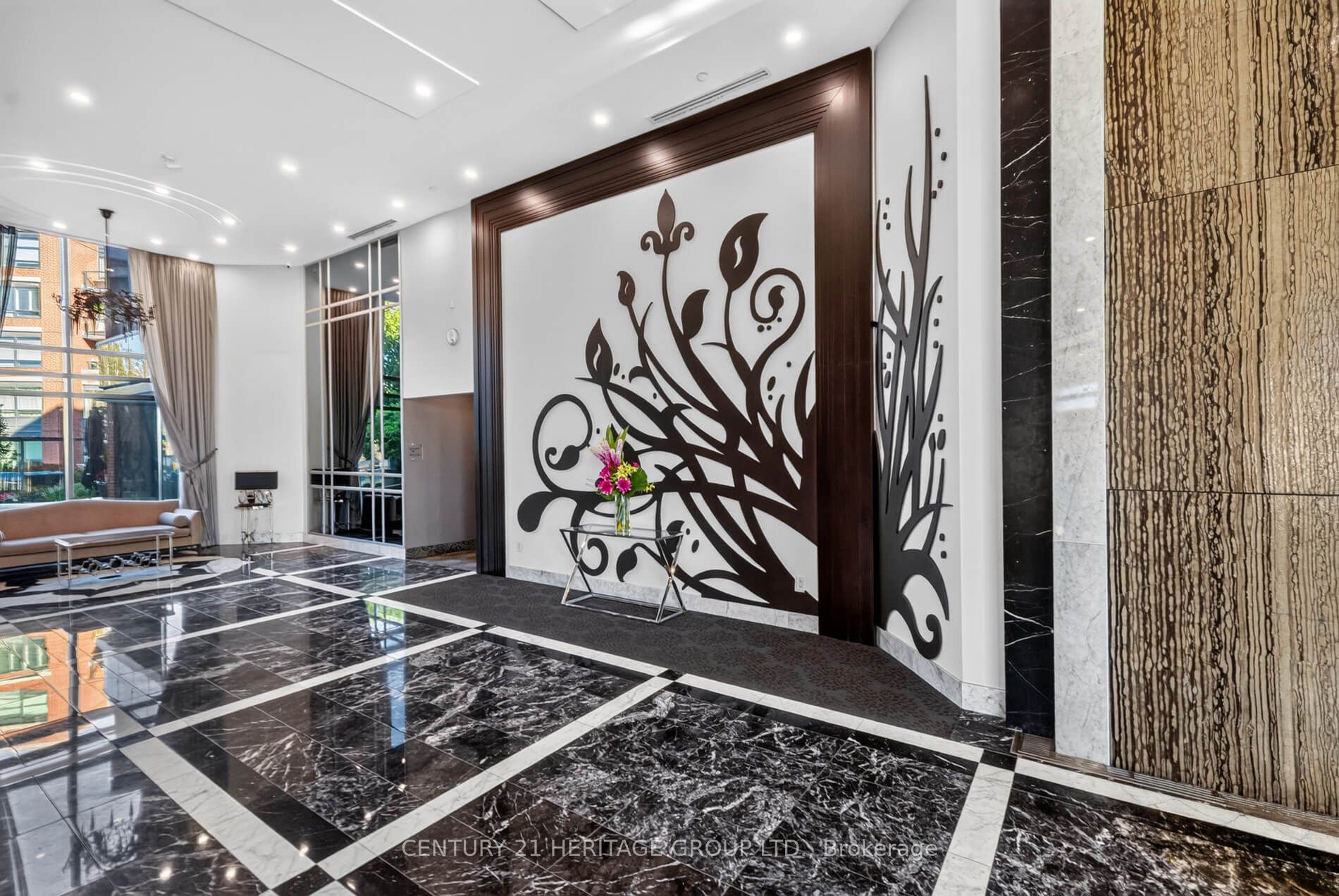 7608 Yonge Street 116