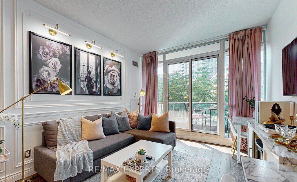 Photo of 209 Fort York Boulevard #355, Toronto, ON M5V 4A1 (MLS # C14124798)