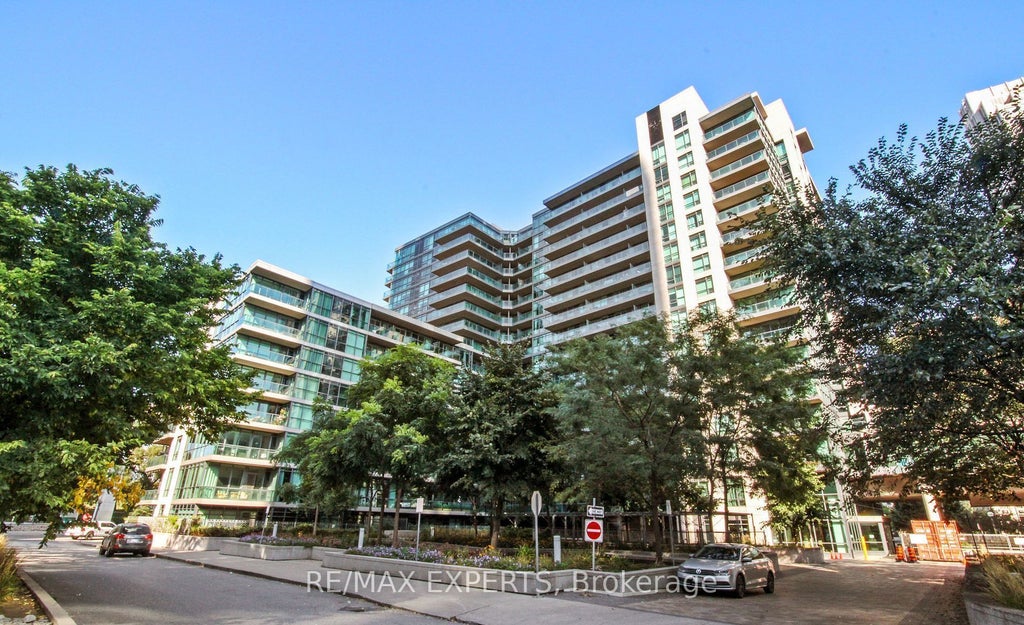 Photo of 209 Fort York Boulevard #355, Toronto, ON M5V 4A1 (MLS # C14124798)