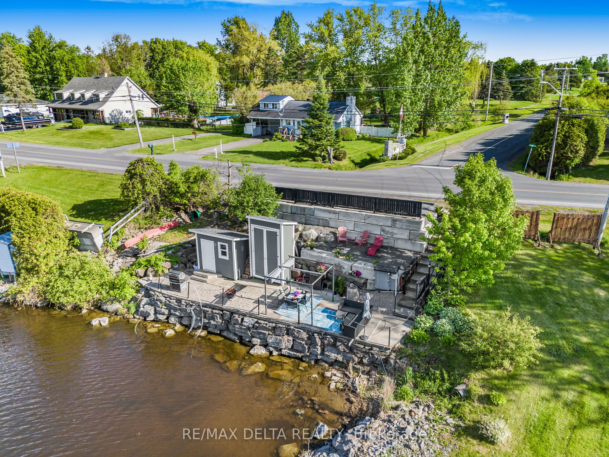 162 Front Road West: Terraced lot.