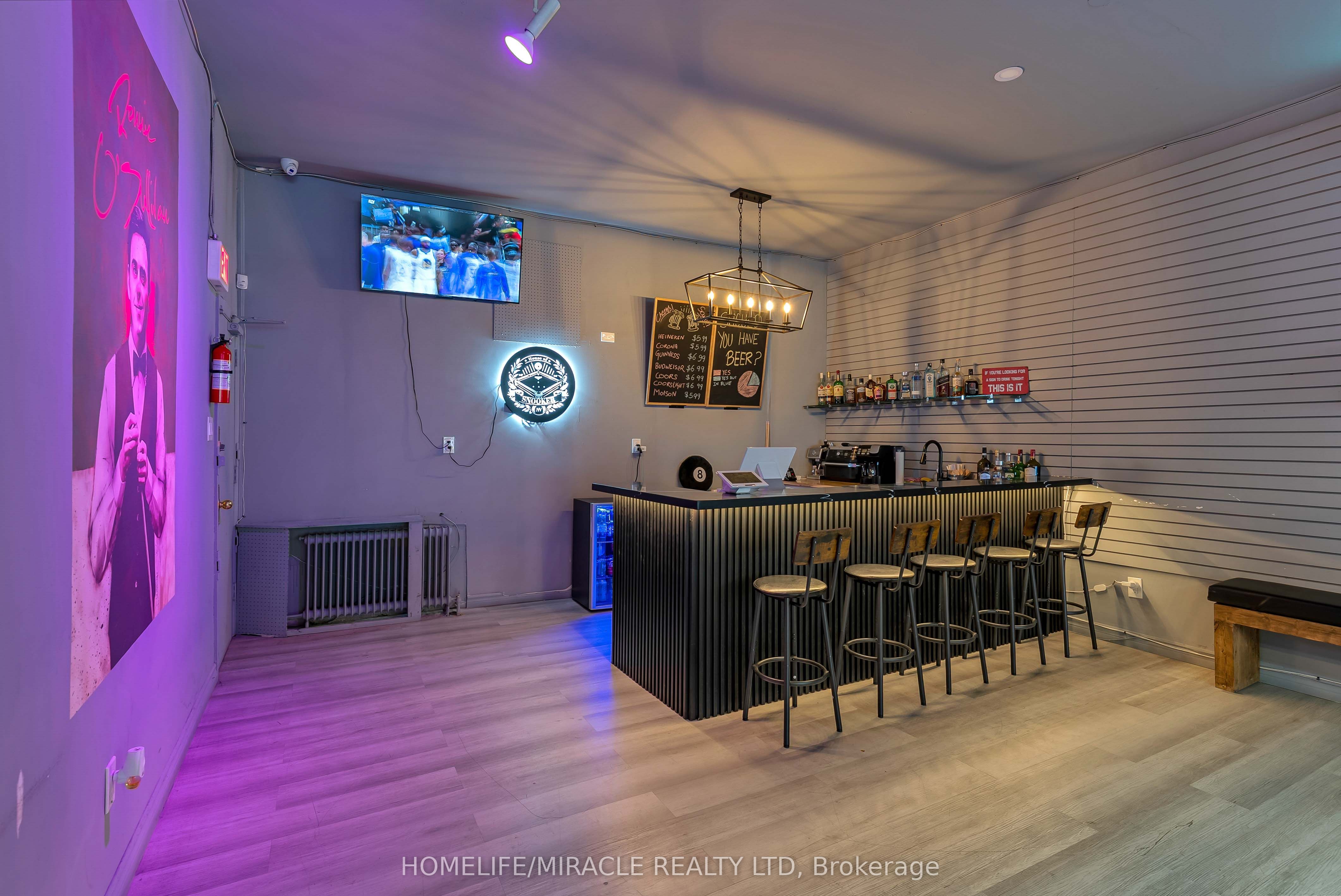 Photo 1 of 19 — 2789 Lakeshore Boulevard W, Toronto, ON M8V 1H4
