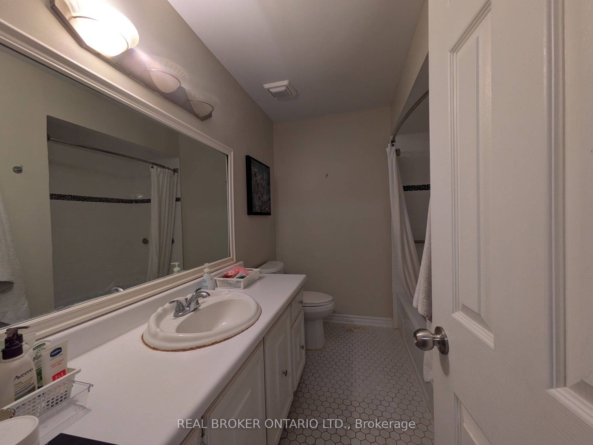 1951 Rathburn Road E 218