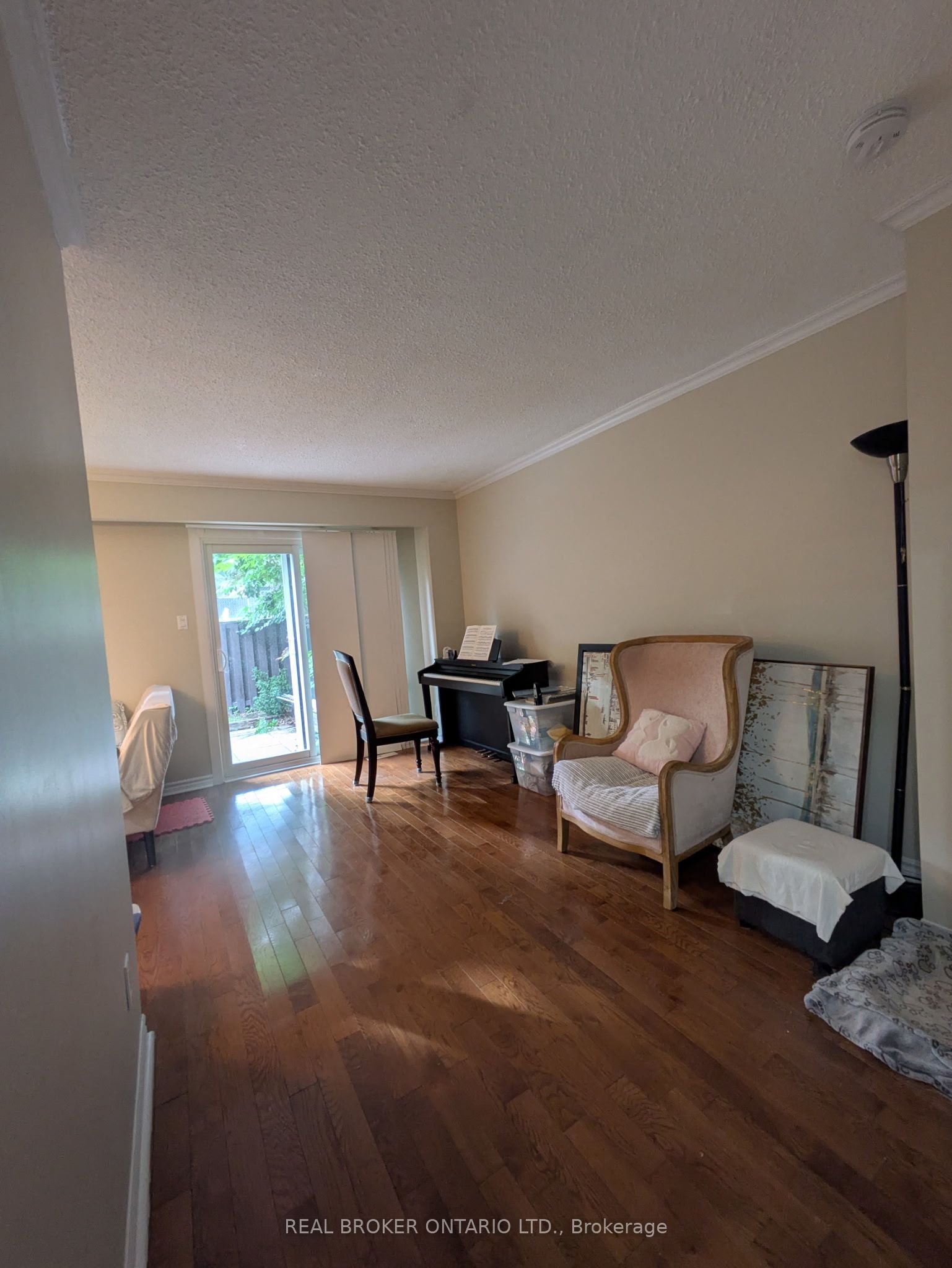 1951 Rathburn Road E 218