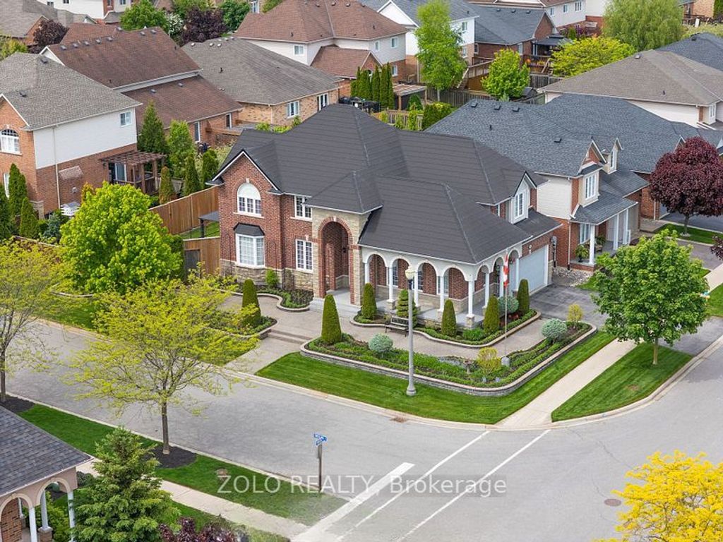 Photo of 42 Vinifera Drive, Grimsby, ON L3M 5S1 (MLS # X13039014)