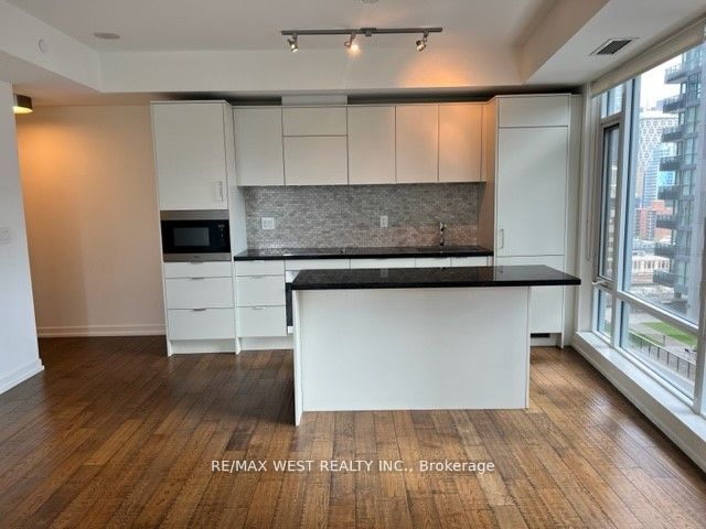 21 Widmer Street 1209