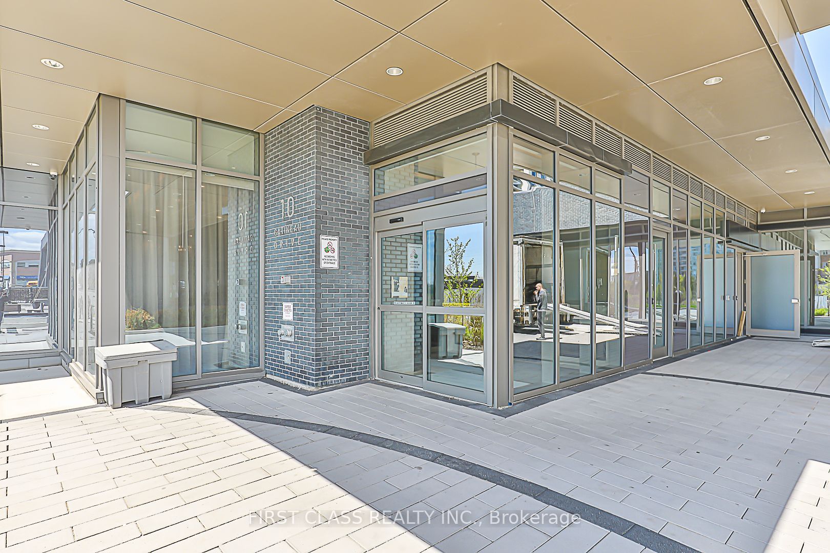 10 Gatineau Drive 210