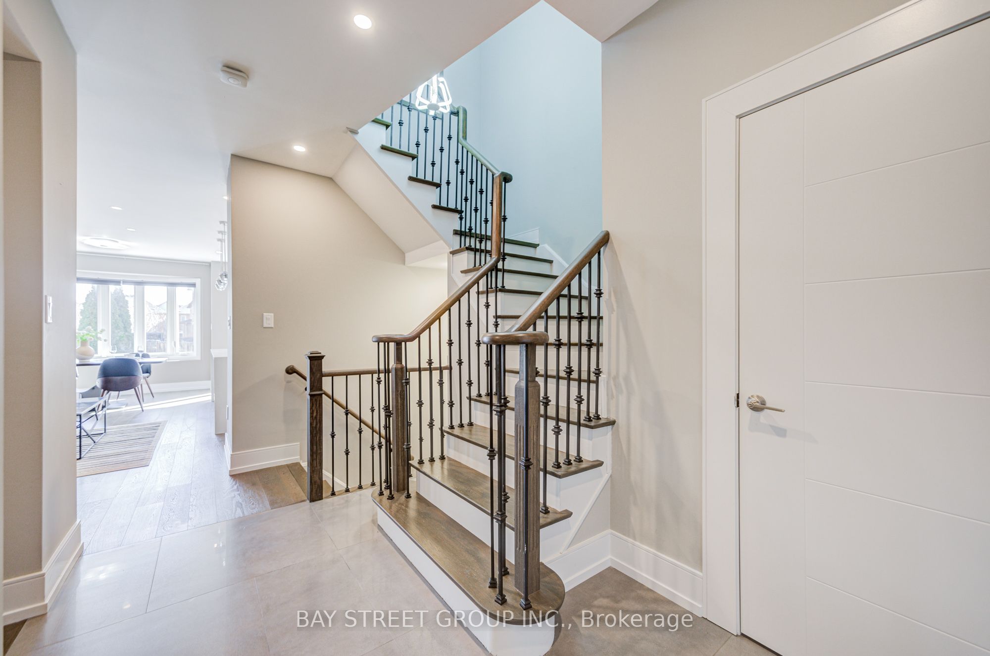 79 Loire Valley Avenue S