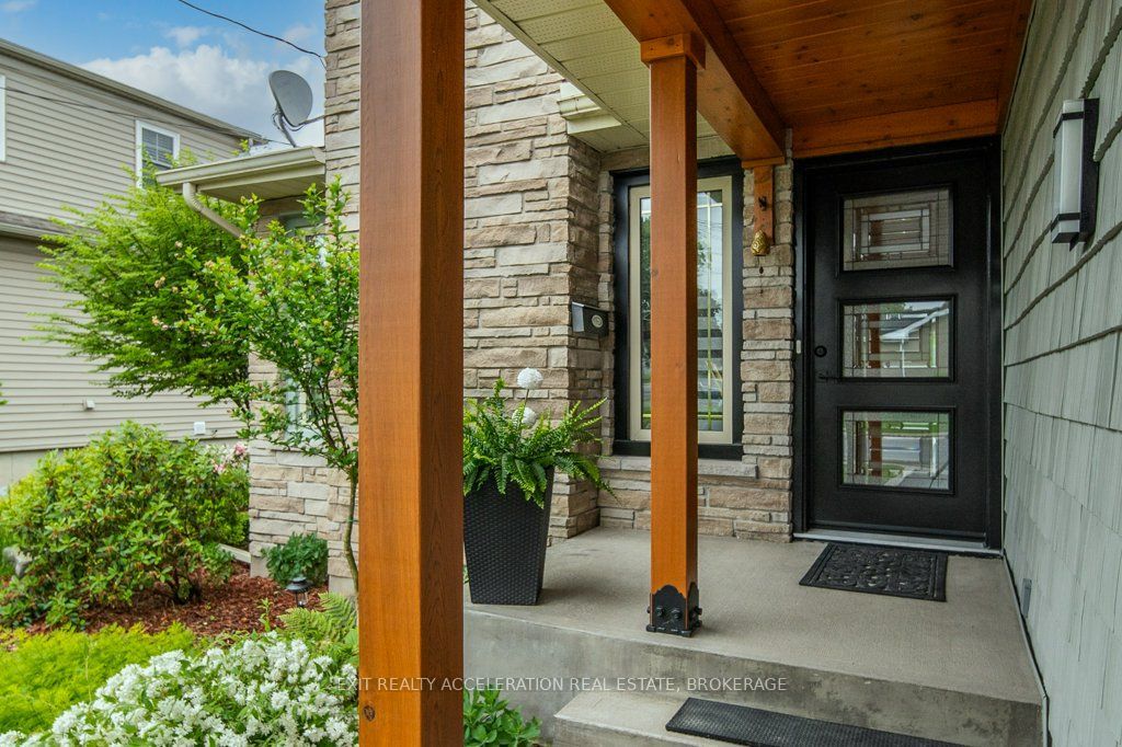 Photo of 252 Bridge Street W, Greater Napanee, ON K7R 3S8 (MLS # X12634312)