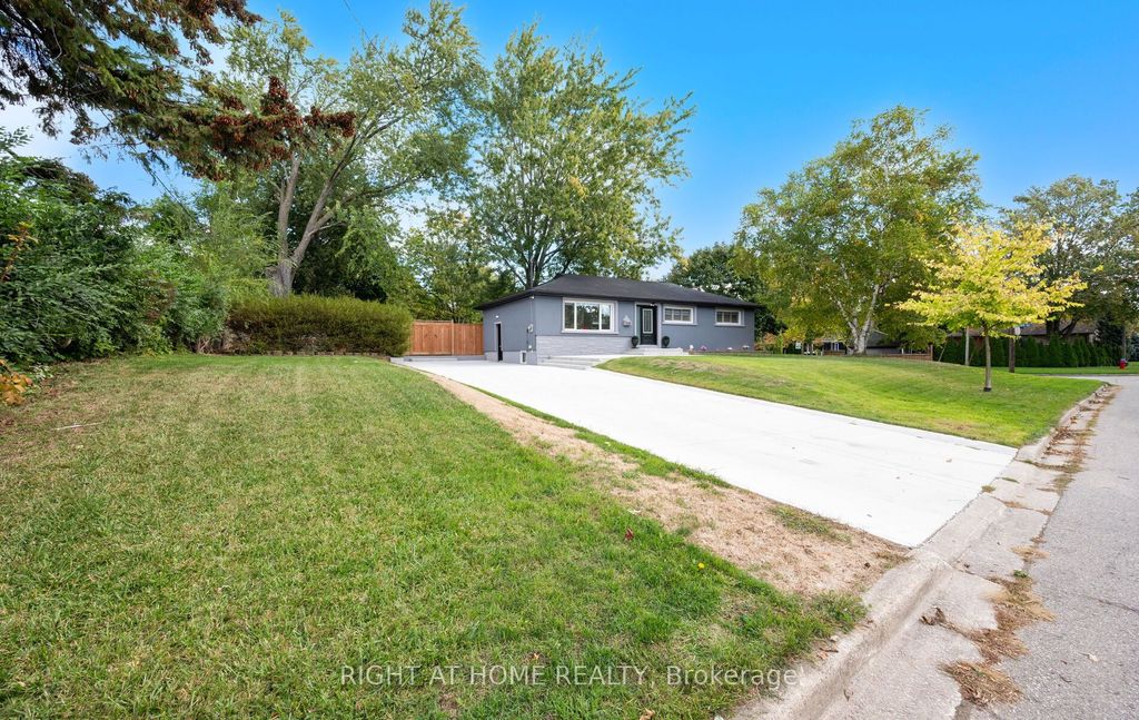 Photo of 1395 Niels Avenue, Burlington, ON L7P 2E6 (MLS # W12457903)