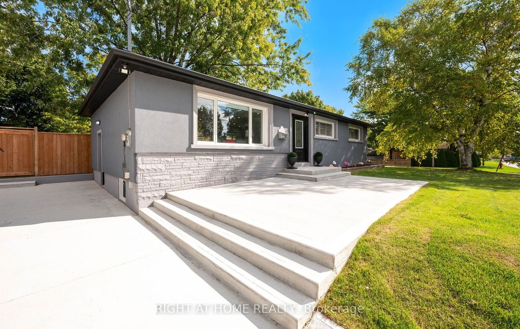 Photo of 1395 Niels Avenue, Burlington, ON L7P 2E6 (MLS # W12457903)
