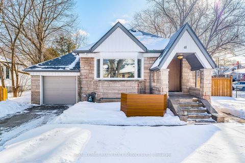 41 Ash Crescent Toronto ON M8W 1E4