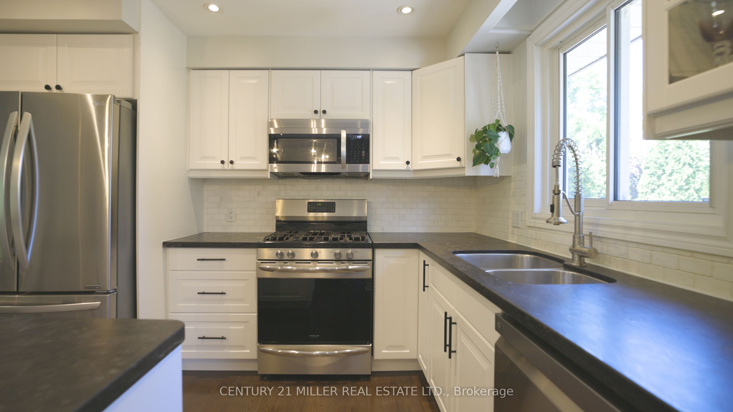 1259 Richards Crescent