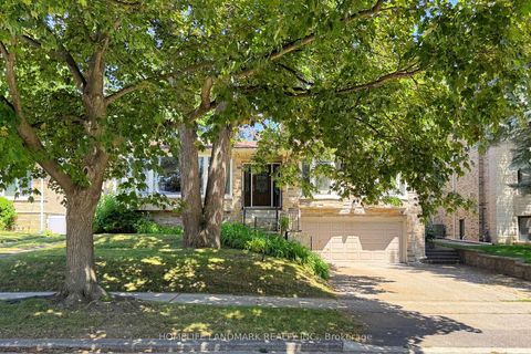 Photo of 61 Whittaker Crescent, Toronto, ON M2K 1K9 (MLS # C12458746)