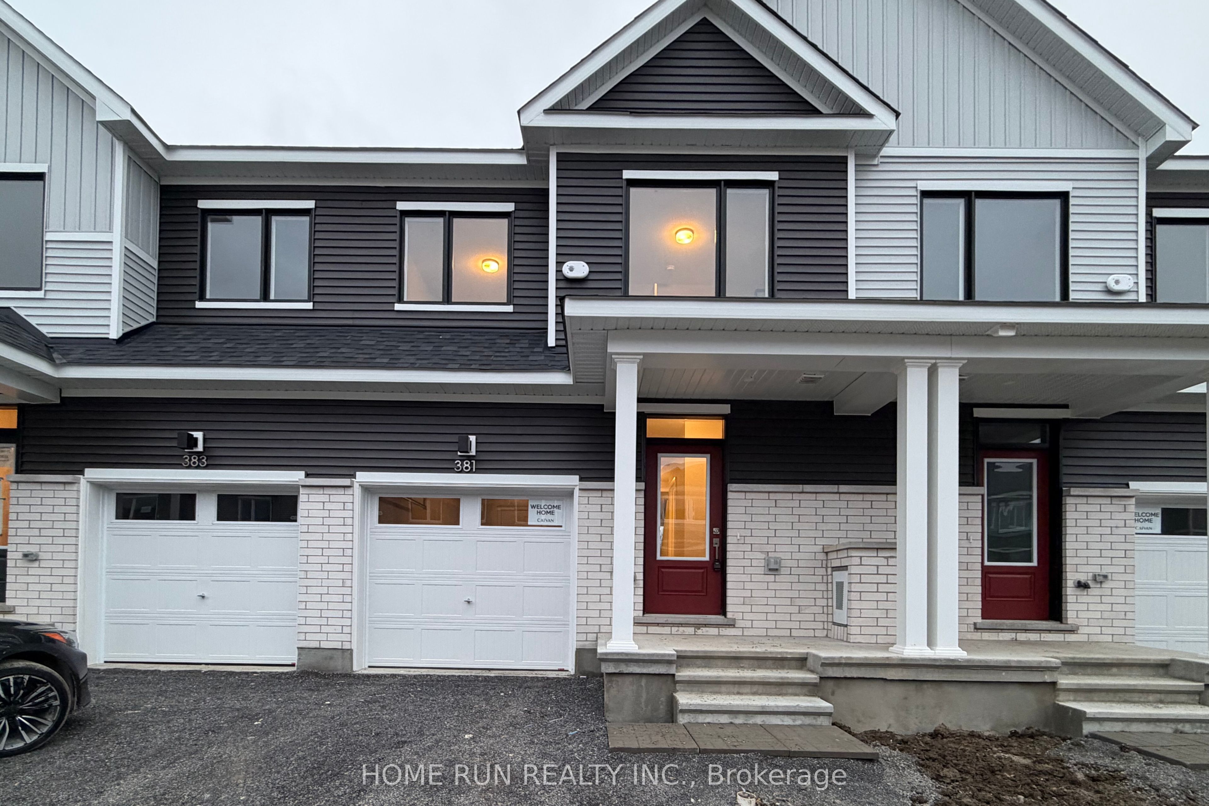 Photo 1 of 18 — 381 Les Emmerson Drive, Barrhaven, ON K2J 7L7