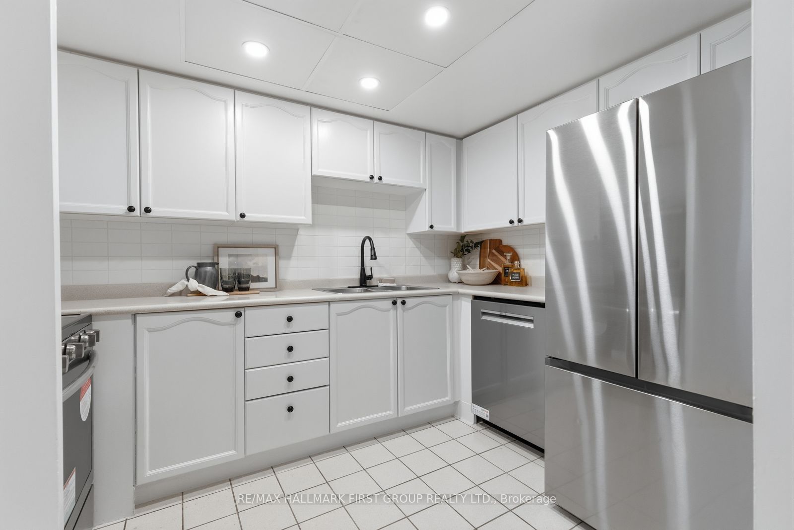 1091 Kingston Road 722