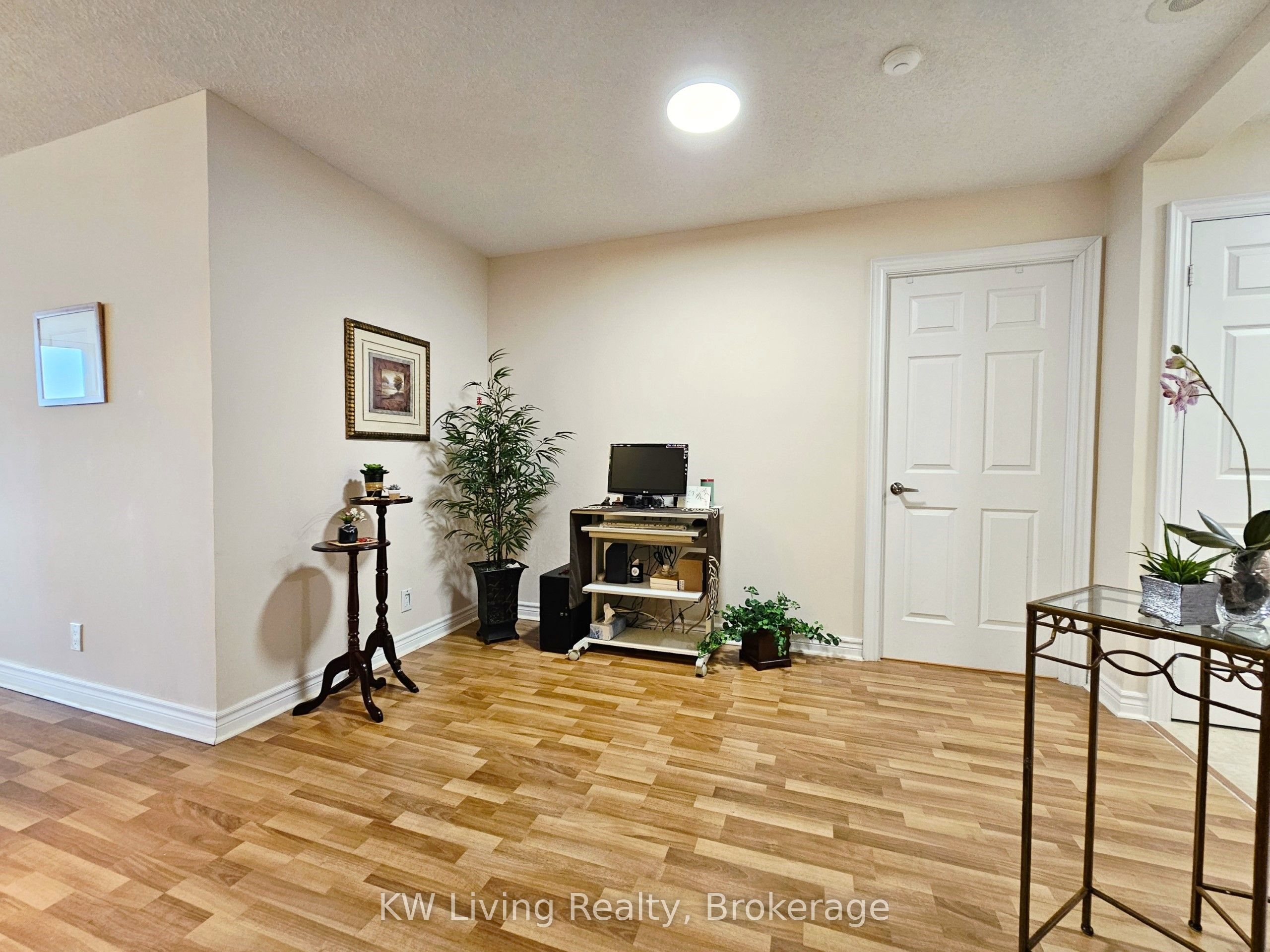 33 Cox Boulevard 1117