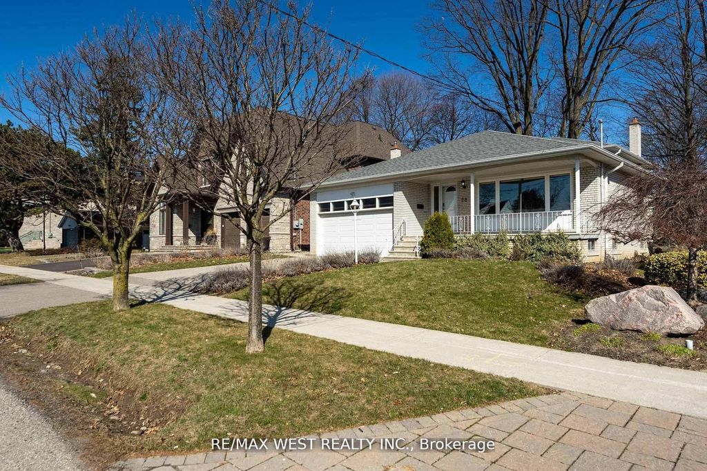Photo of 28 Braywin Drive, Toronto, ON M9P 2P1 (MLS # W12438364)
