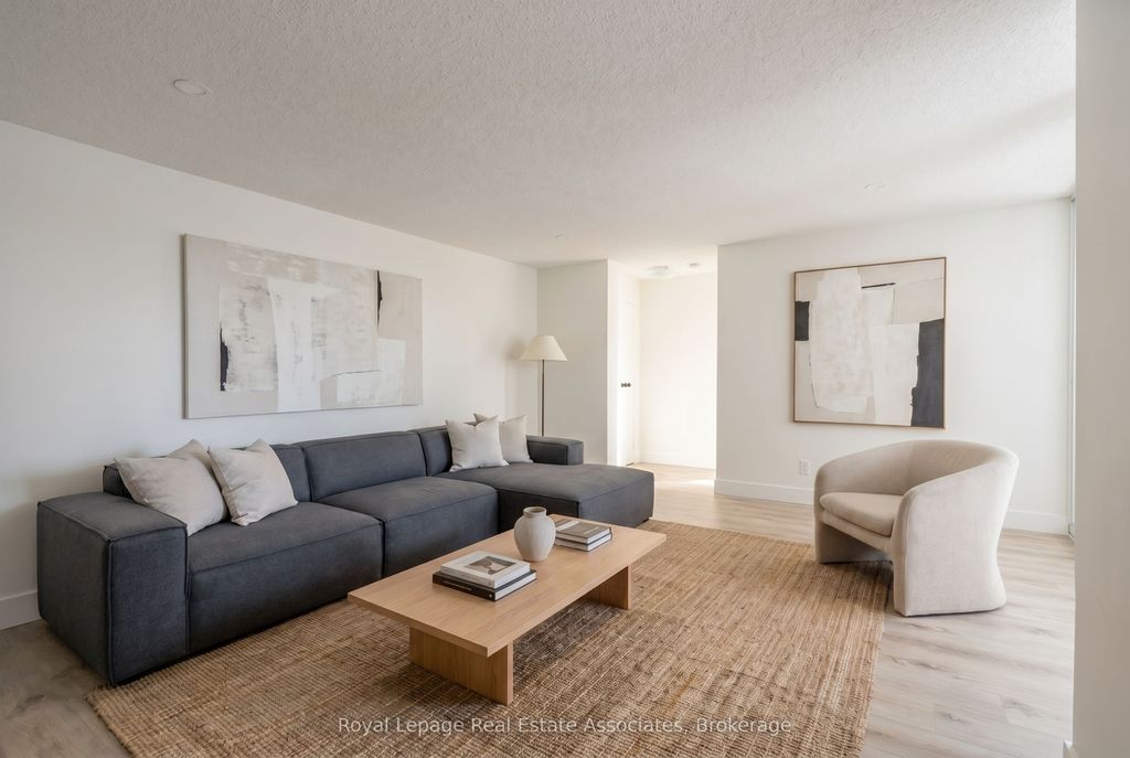 Photo of 3695 Kaneff Crescent #1602, Mississauga, ON L5A 4B6 (MLS # W13107274)