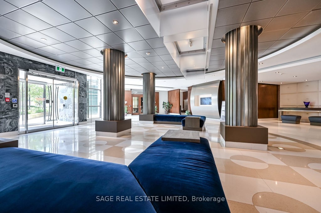 Photo of 410 Queens Quay W #1114, Toronto, ON M5V 3T1 (MLS # C13754940)