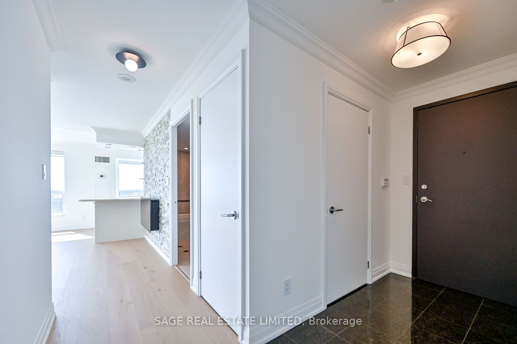 Photo of 410 Queens Quay W #1114, Toronto, ON M5V 3T1 (MLS # C13754940)