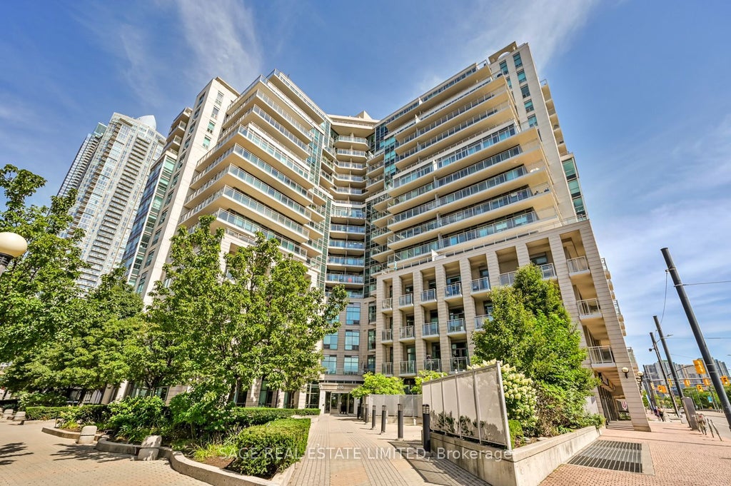 Photo of 410 Queens Quay W #1114, Toronto, ON M5V 3T1 (MLS # C13754940)