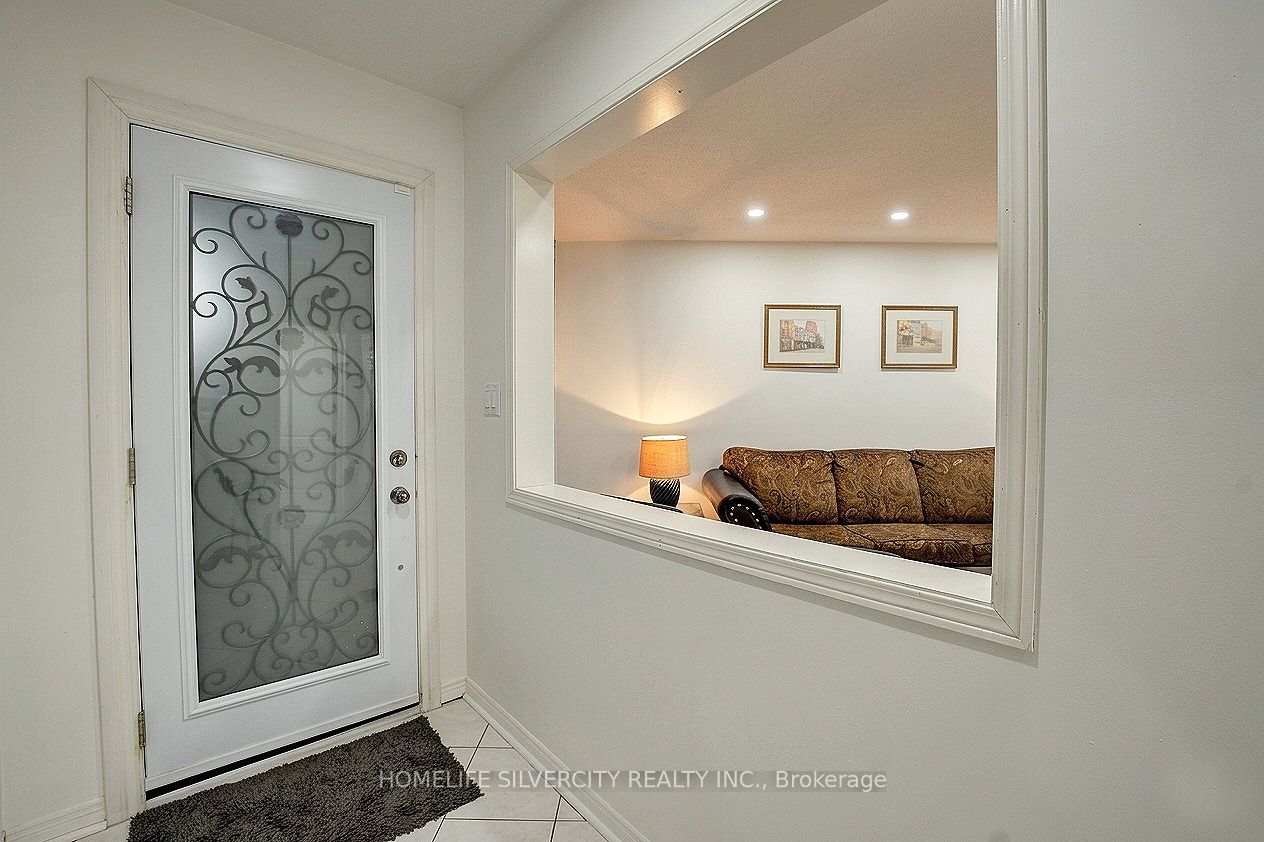 11 Rangeland Road