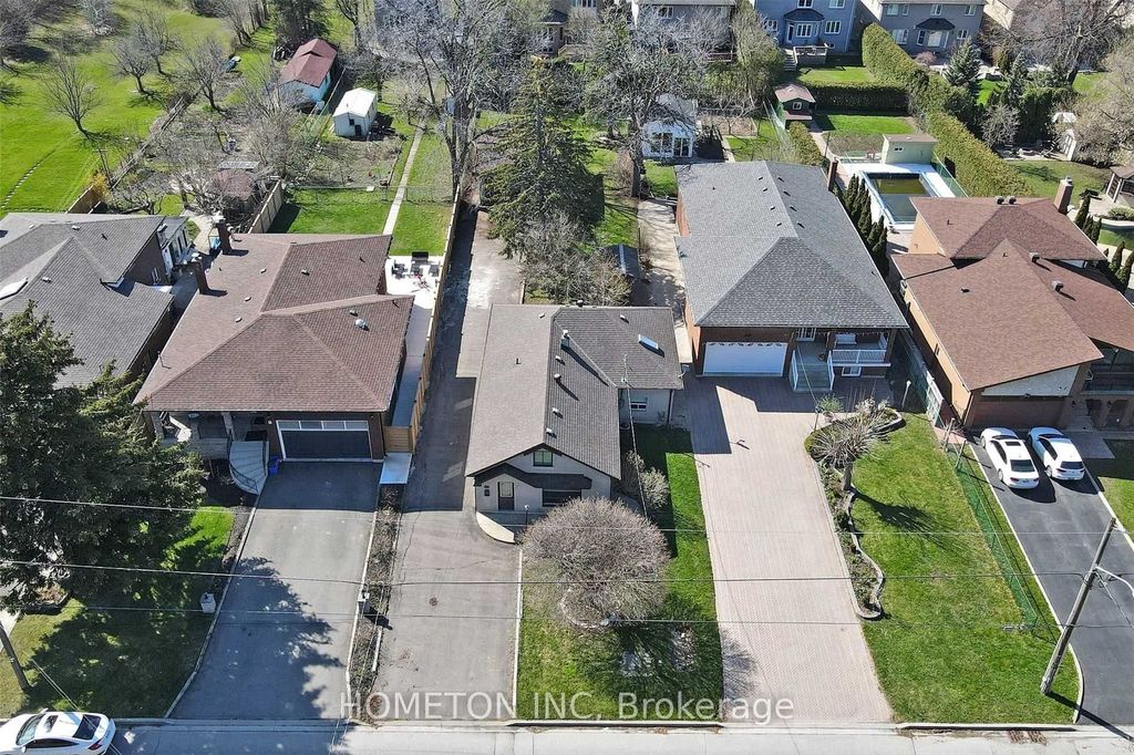 Photo of 95 Yongehurst Road, Richmond Hill, ON L4C 3T3 (MLS # N13129482)