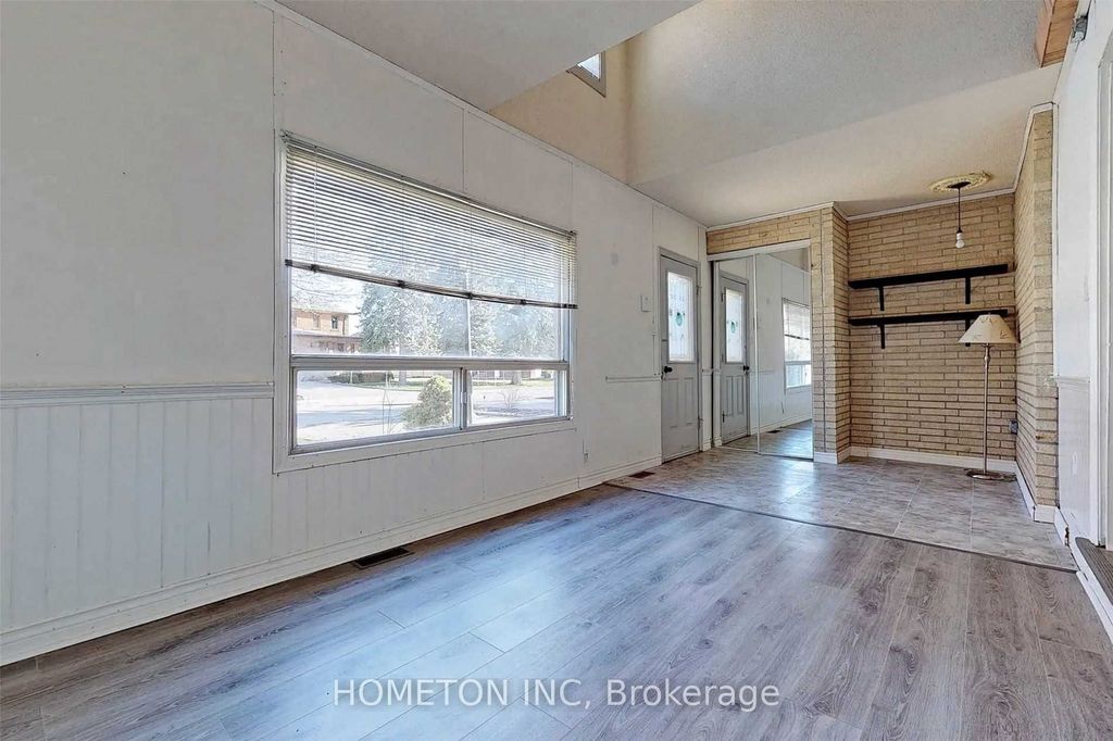 Photo of 95 Yongehurst Road, Richmond Hill, ON L4C 3T3 (MLS # N13129482)