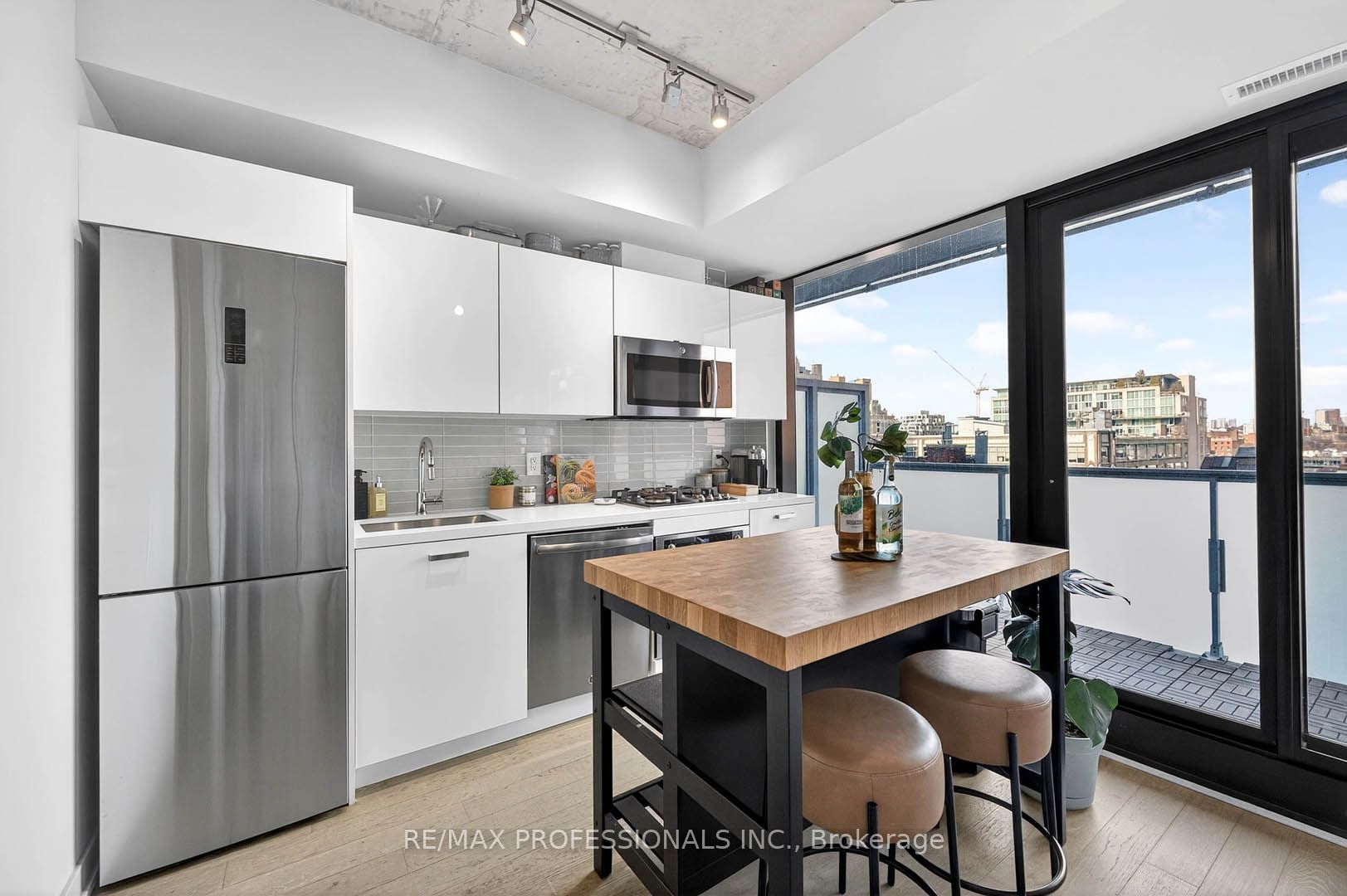 11 Charlotte Street 805