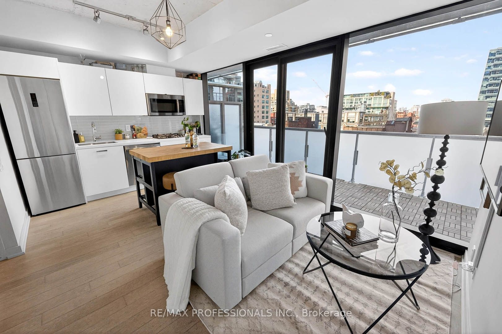 11 Charlotte Street 805