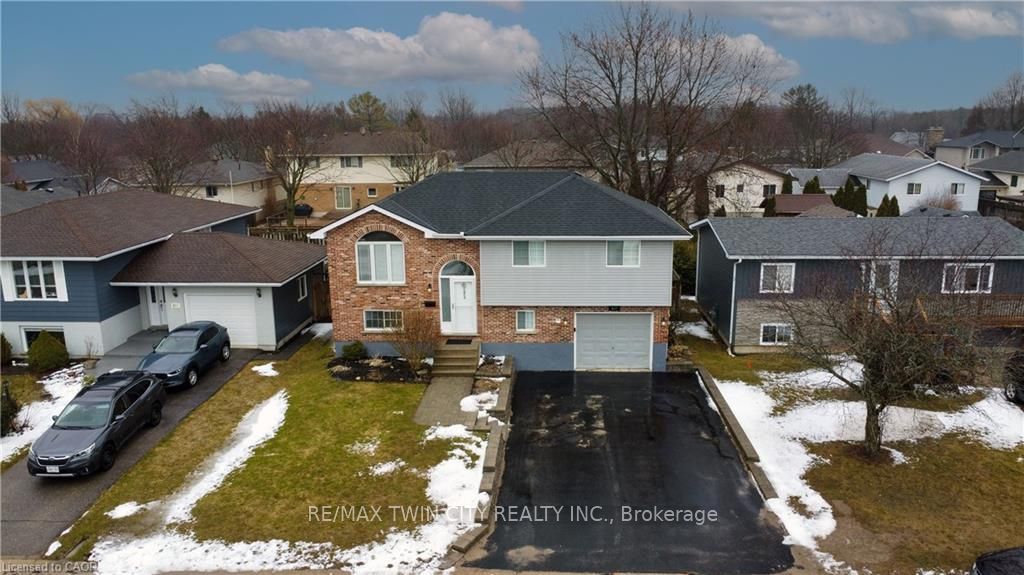 Photo of 647 KENNARD Crescent, Kincardine, ON N2Z 1T4 (MLS # X12911820)