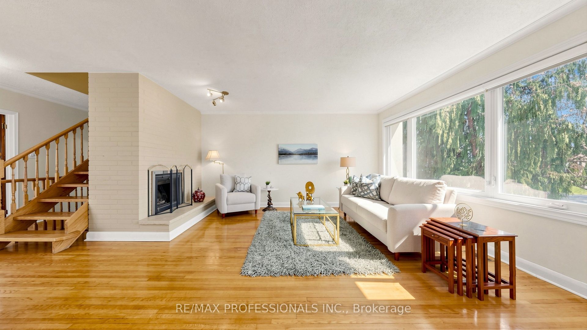 6 Hedges Boulevard
