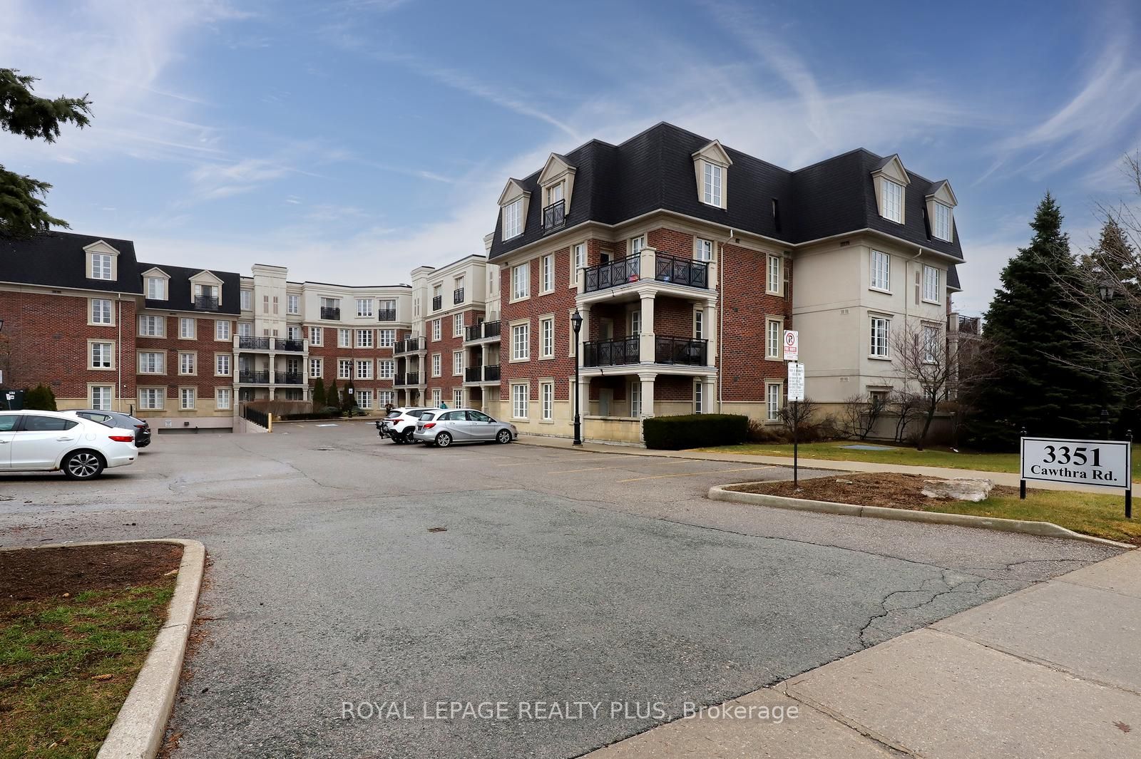 3351 Cawthra Road 215