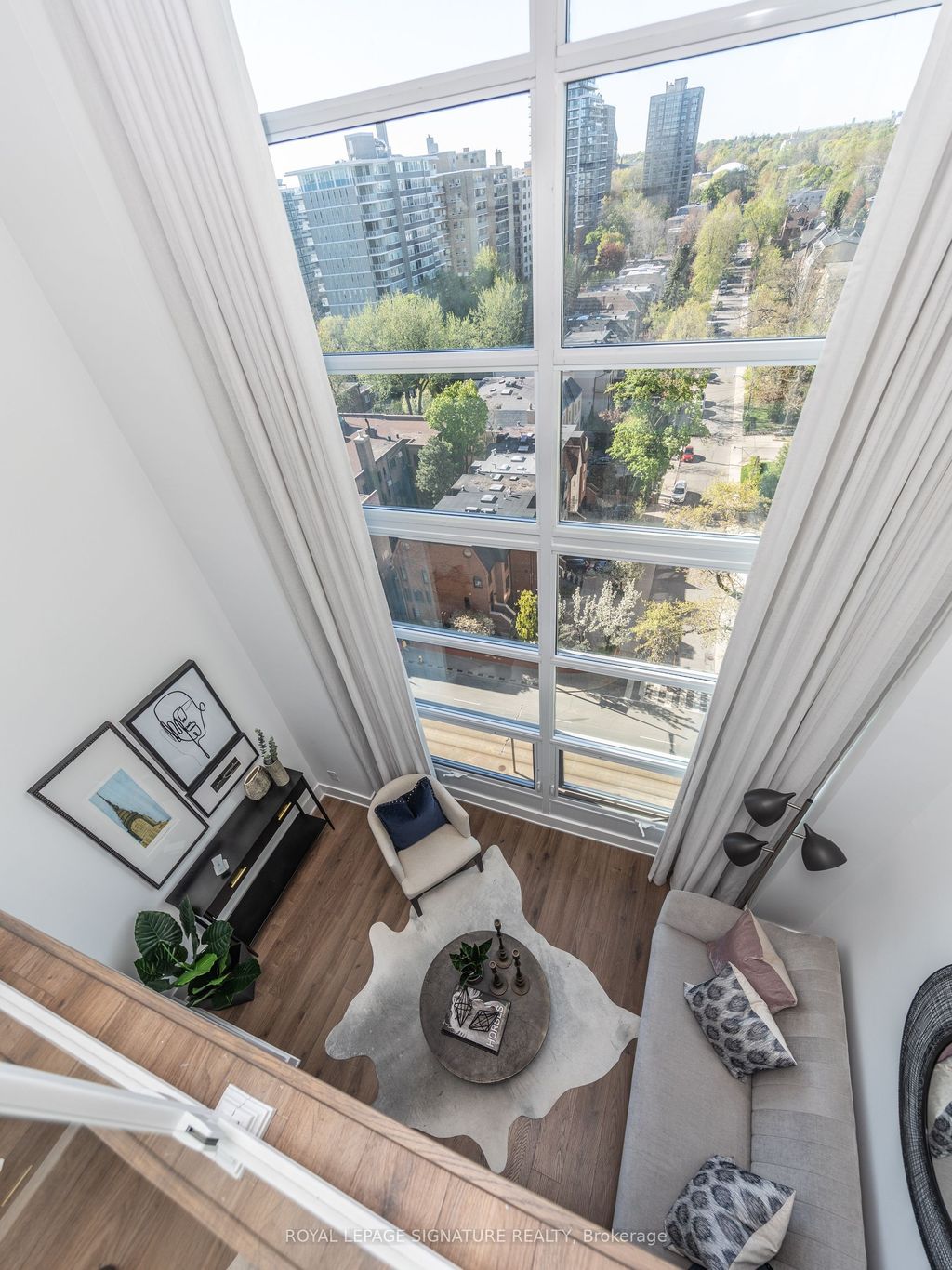 Photo of 111 St Clair Avenue W #925, Toronto, ON M4V 1N5 (MLS # C12364433)
