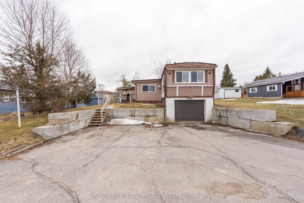 Photo of 16 Fenelon Way, Kawartha Lakes, ON K9V 4R1 (MLS # X12952358)