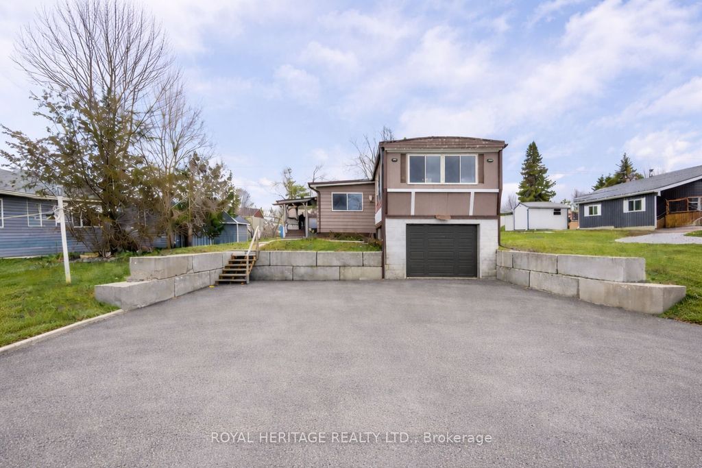 Photo of 16 Fenelon Way, Kawartha Lakes, ON K9V 4R1 (MLS # X12952358)