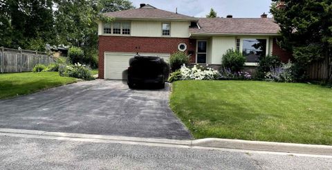 82 Roy Drive Mississauga ON L5M 1A7