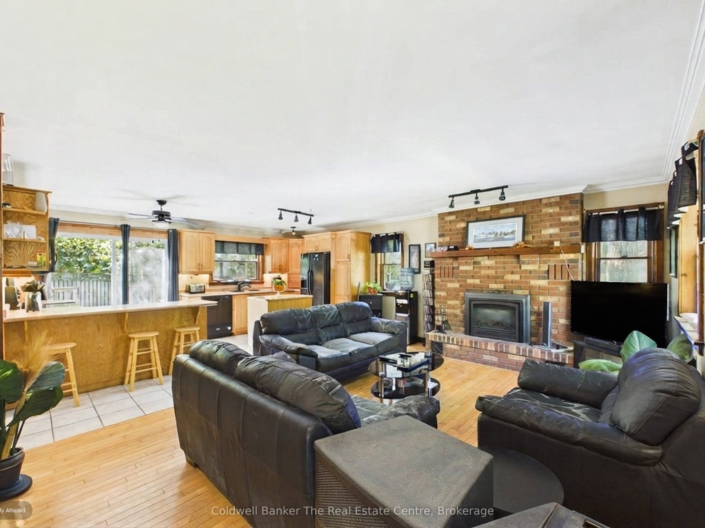 Photo of 135 Segwun Boulevard, Gravenhurst, ON P1P 1C5 (MLS # X13881238)