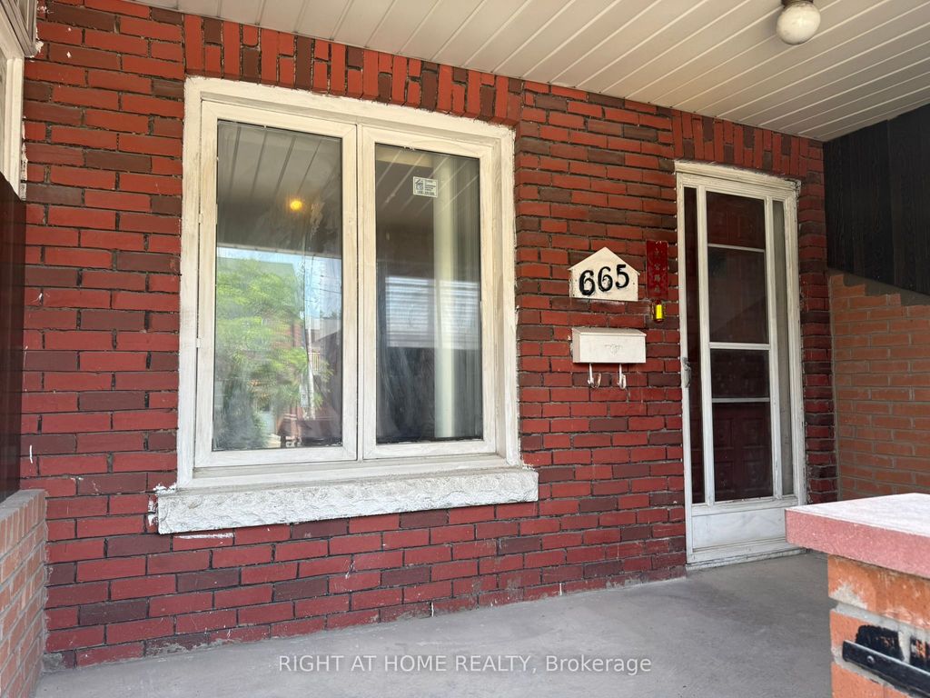 Photo of 665 Ossington Avenue, Toronto, ON M6G 3T6 (MLS # C12278792)