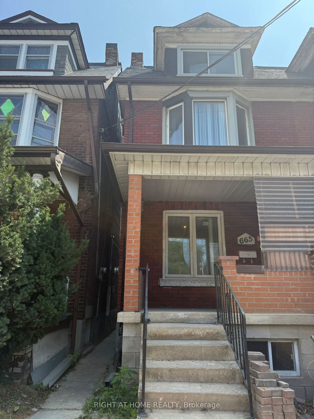 Photo of 665 Ossington Avenue, Toronto, ON M6G 3T6 (MLS # C12278792)