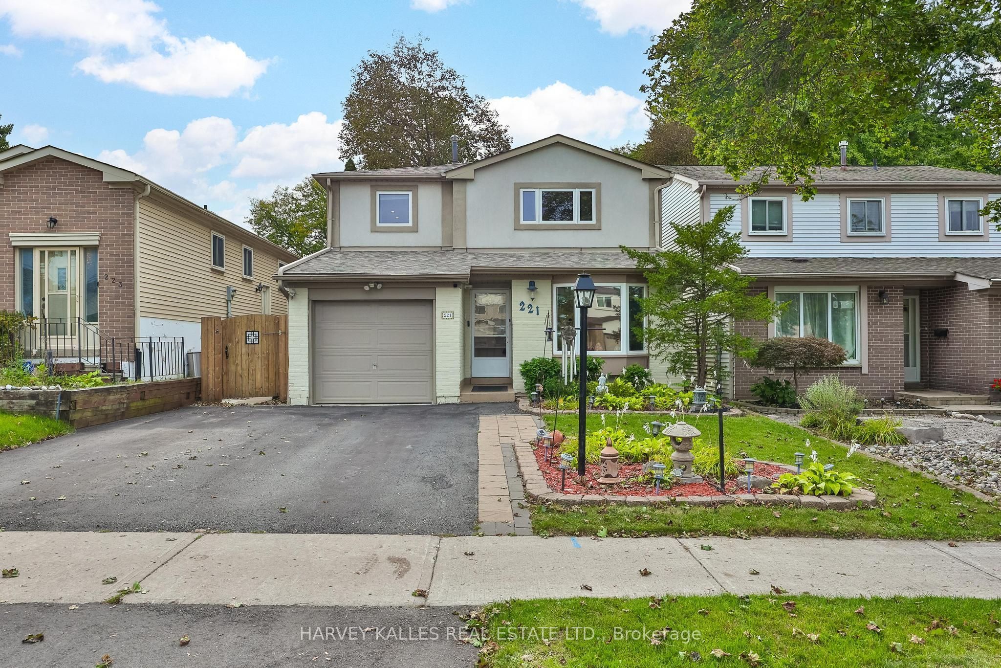 221 Snowshoe Crescent