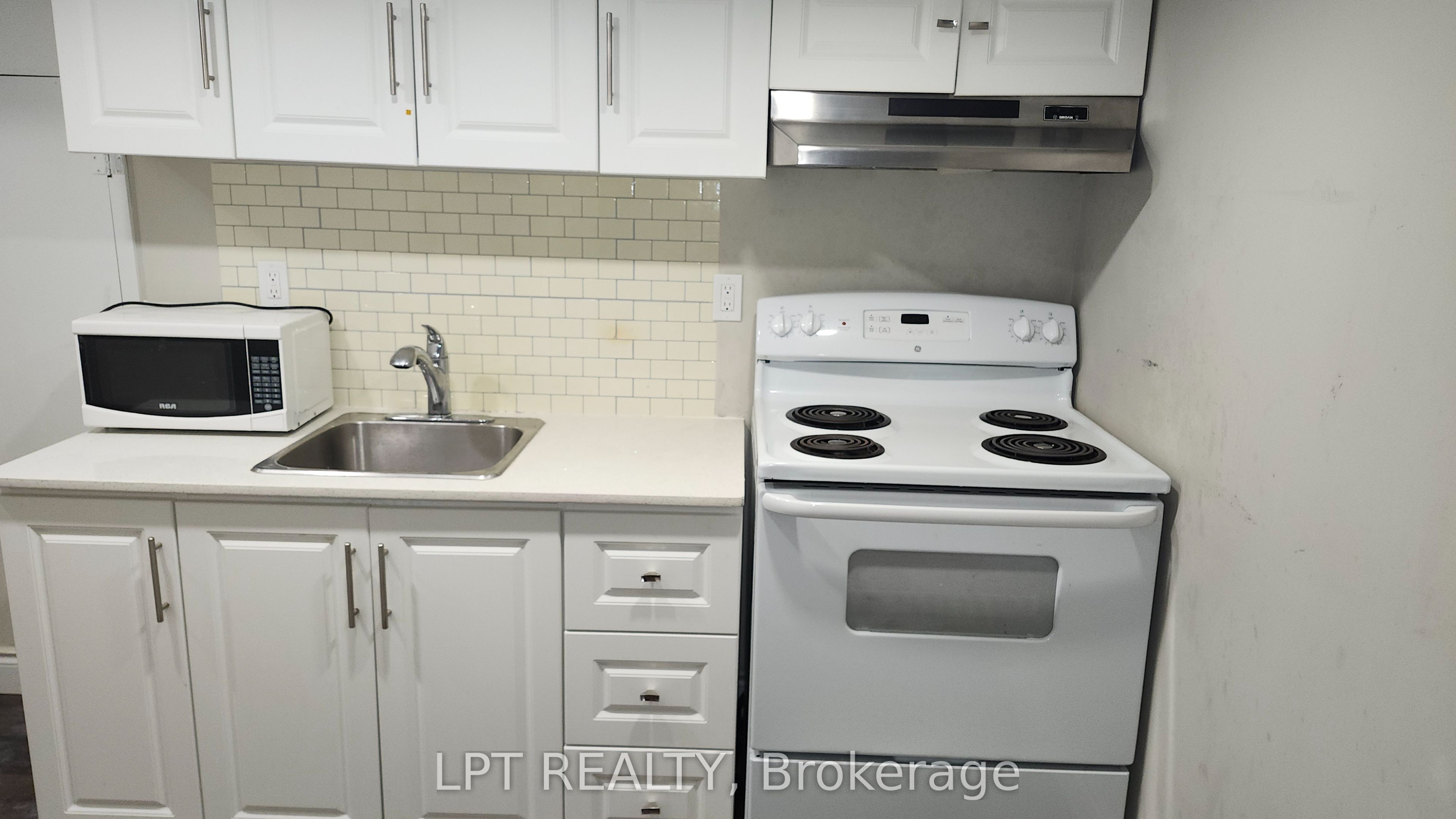 3492 Fountain Park Avenue W Basement